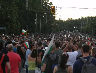 Хиляди протестиращи блокираха центъра на София (СНИМКИ)
