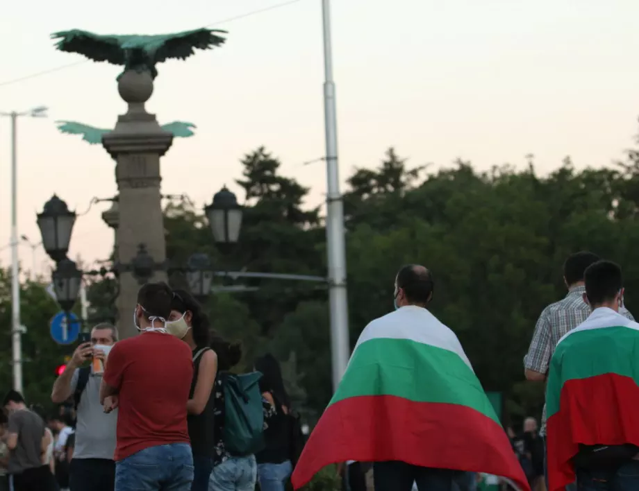 Мирно приключи многохилядният протест в София