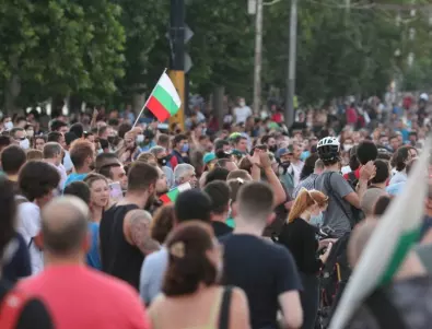 Десни и леви заедно на протеста в София, но се скараха в социалните мрежи