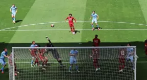 Бърнли прекъсна впечатляваща серия на Ливърпул на "Анфийлд"