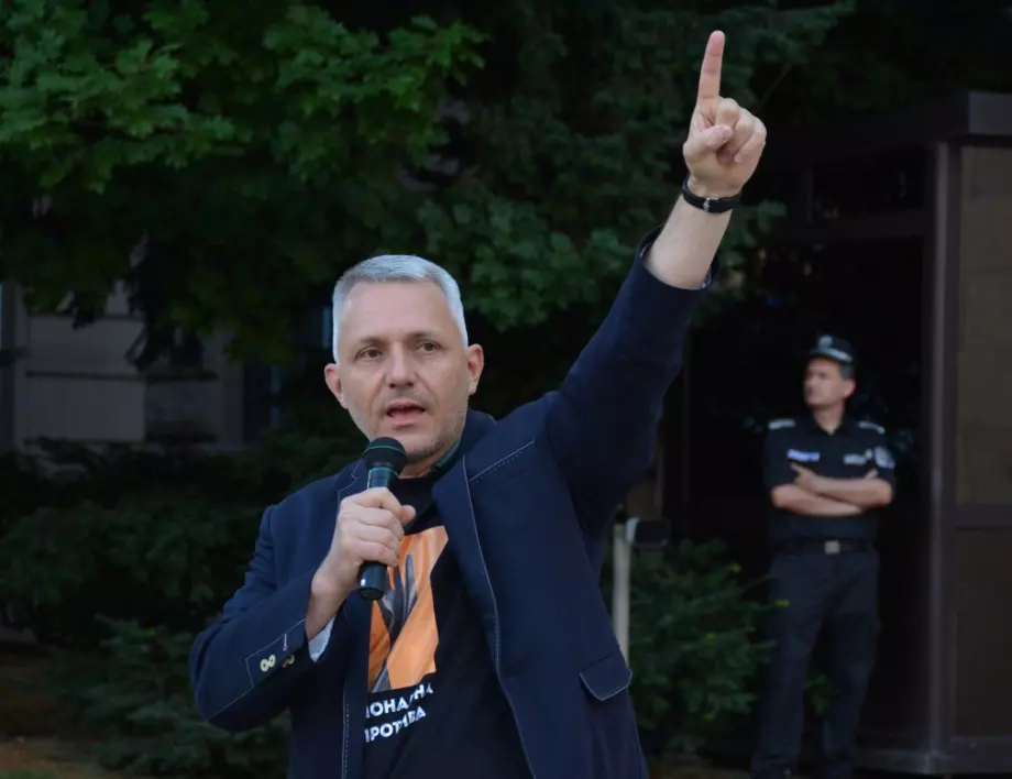 Хаджигенов алармира: Получих сериозно предложение в пари, за да спрем с протестите