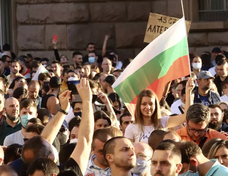 Шести ден протестиращи искат оставките на правителството и на главния прокурор