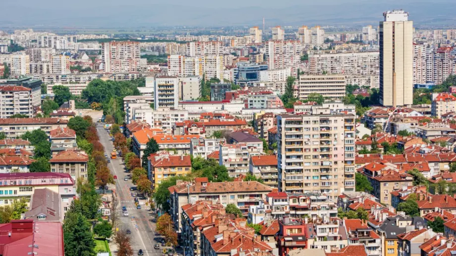 В София се търсят къщи и тристайни апартаменти, в Пловдив купуват още преди Акт 14