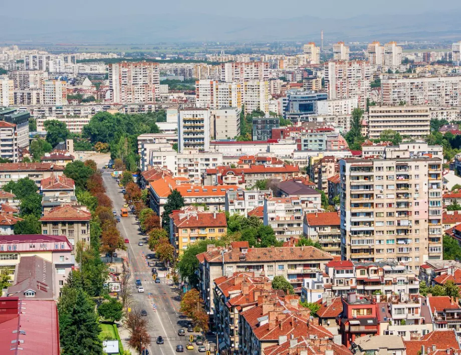 В София се търсят къщи и тристайни апартаменти, в Пловдив купуват още преди Акт 14