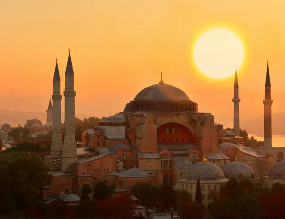 "Света София" стана действаща джамия под тихото недоволство на християнския свят (ВИДЕО)