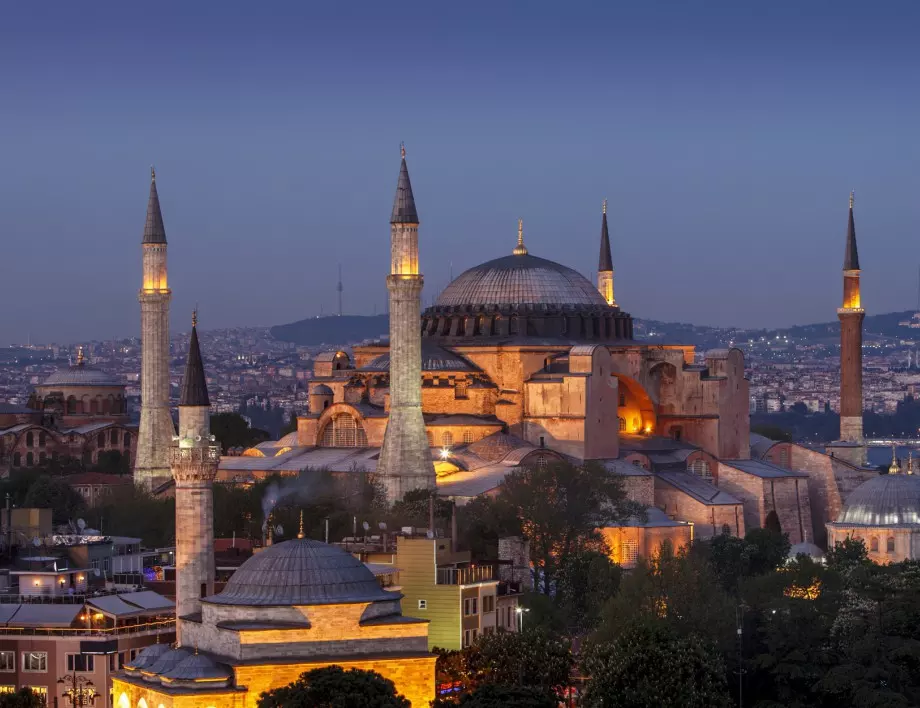Гърция поиска Турция да върне на "Света София” статута на музей