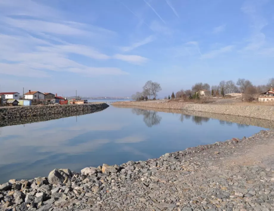 Община Бургас започна мащабно почистване на речни корита и отводнителни канали