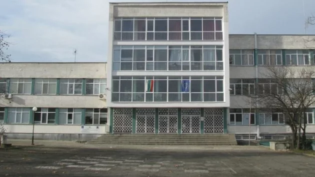 Приключва ли сагата между две от най-елитните гимназии в Бургас?
