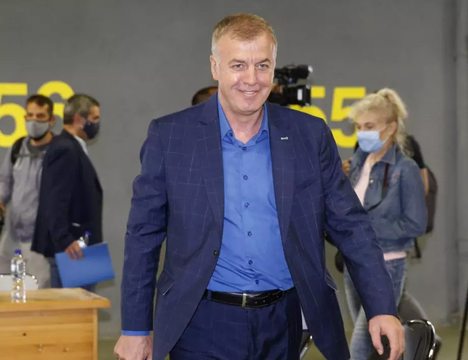 Наско Сираков: "Левски" още не се е спасил 