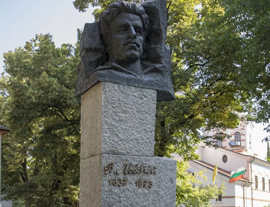 Стара Загора отбеляза 183 години от рождението на Васил Левски (СНИМКИ)
