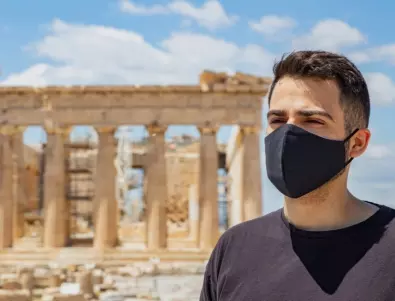 Маските задължителни на всички обществени места в Гърция 