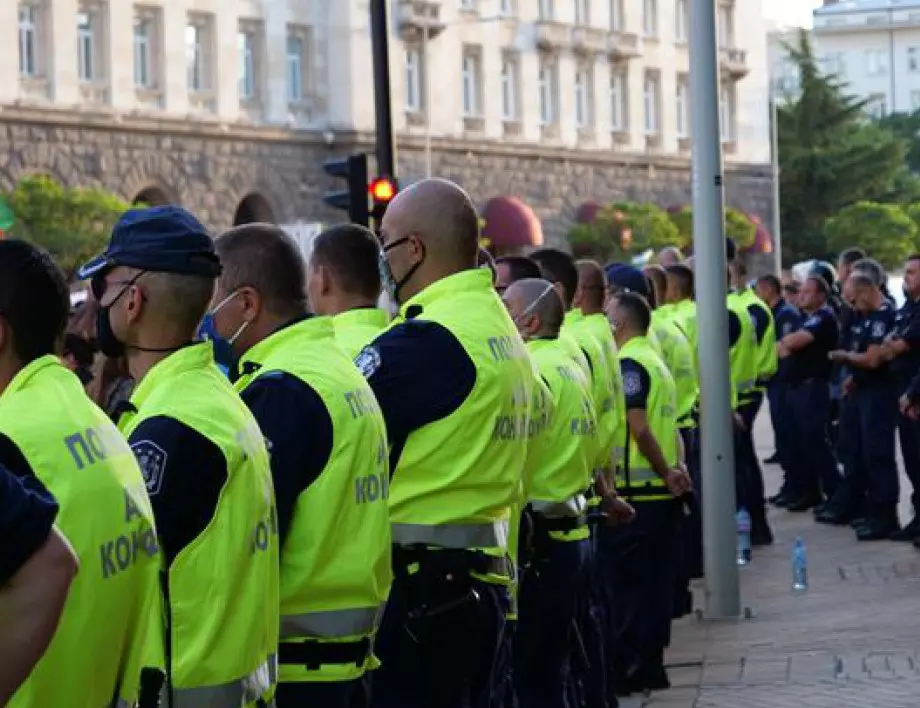 Полицаите излизат на национален протест пред Народното събрание 