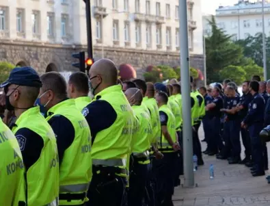 Полицаи и надзиратели излизат на протест, искат 25% увеличение на заплатите