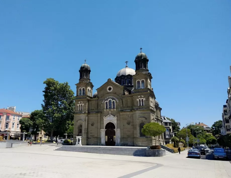 Стартира външната реставрация на храм  "Св. Св. Кирил и Методий" в Бургас
