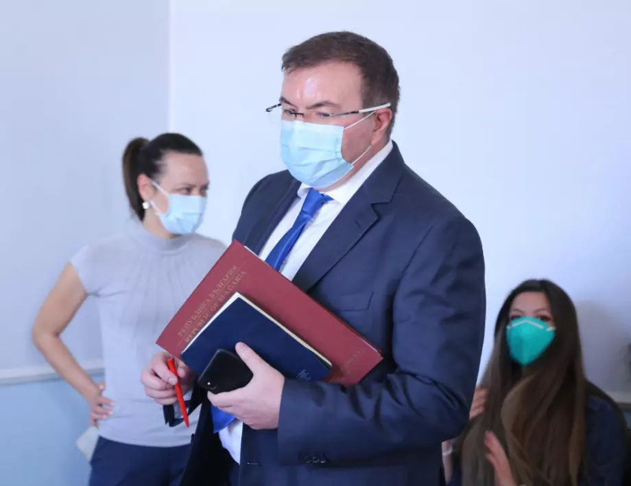Здравният министър отговори на Радев: Или президентът лъже, или лъжат президента