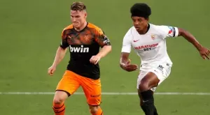 Ливърпул влиза в битка с Челси за Жул Кунде