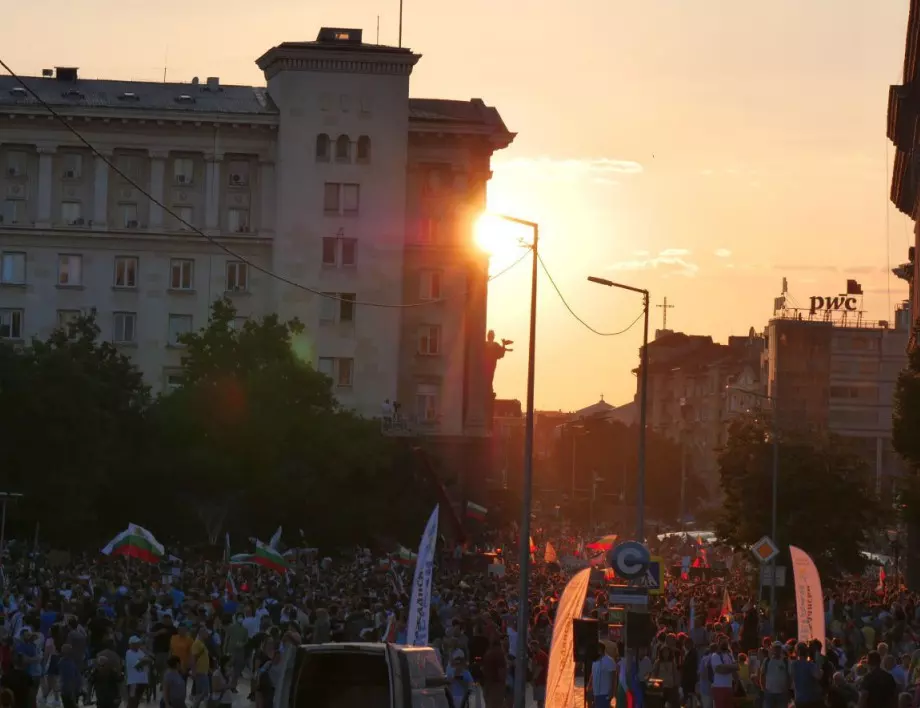 Руска агенция: Протестиращите в България отново блокират центъра на София