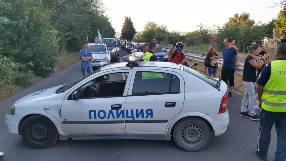 Полиция спря протестиращите, не допусна блокада на магистрала "Тракия"