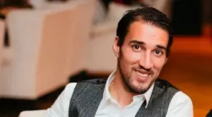 {{ otherArticle[0].article.title }}