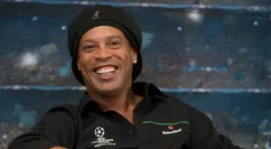 Бразилски съд не може да намери Роналдиньо, легендата на Барселона се връща в затвора?