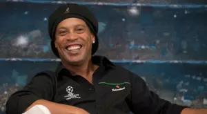 "Луд ли си": Култовият Роналдиньо, когато съдията му обясняваше как да бие дузпи (ВИДЕО)