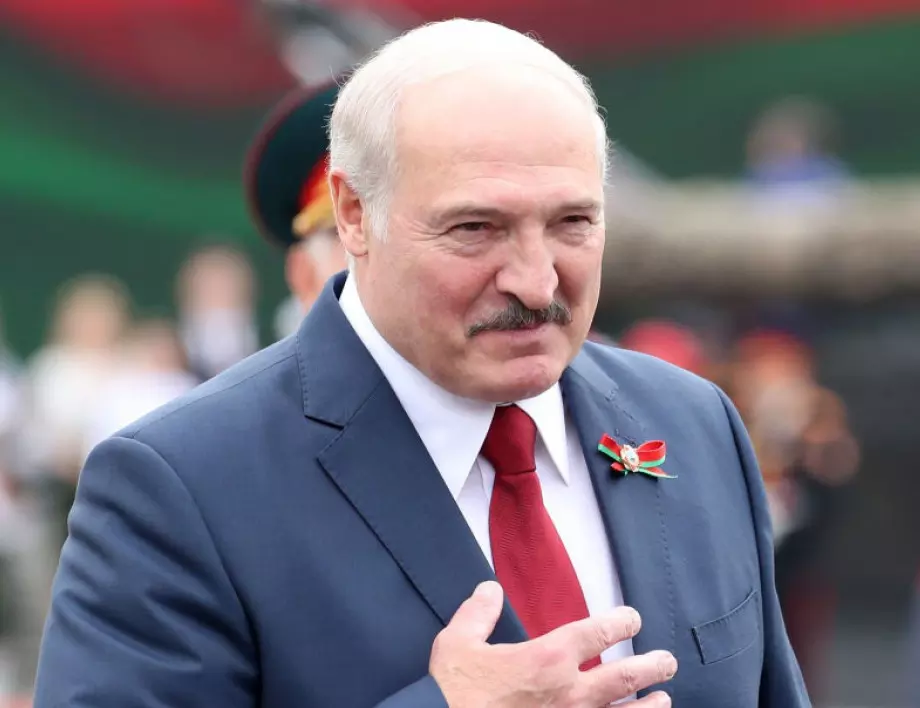 Лукашенко: Санкциите не ни пречат да си произвеждаме всякакво оръжие