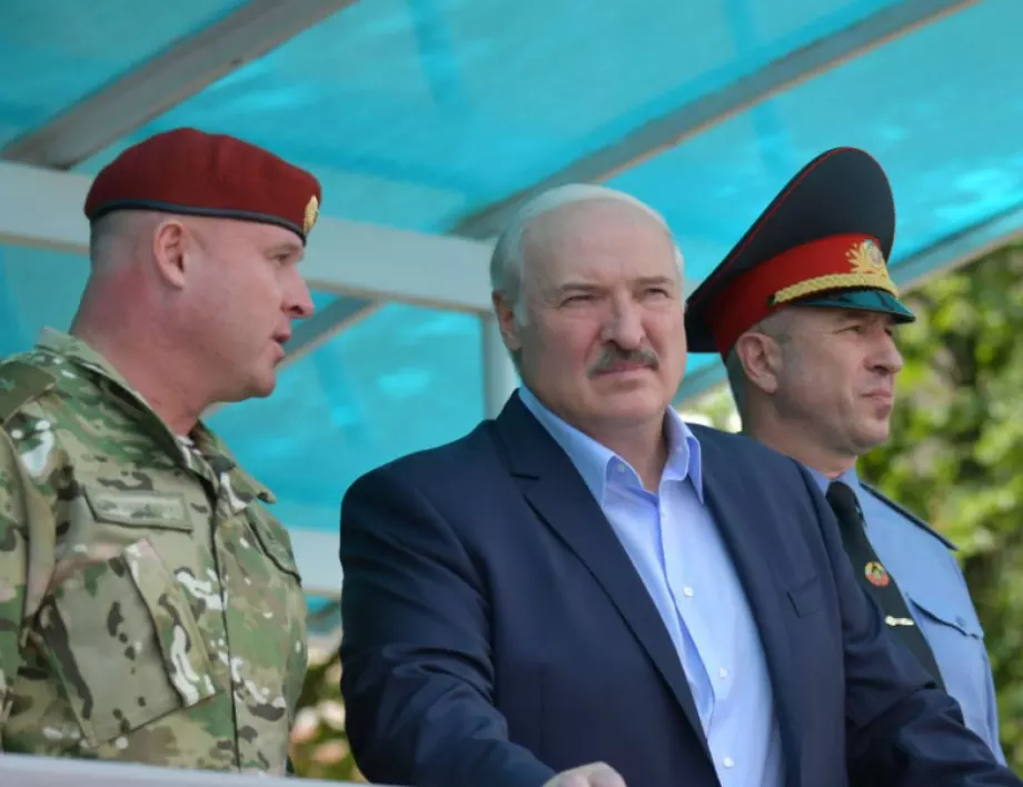 Лукашенко изпрати войски на западната граница на Беларус 