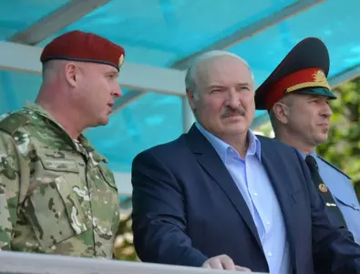 Лукашенко: Готов съм да браня страната на танк, с БМП, с автомат в ръка 