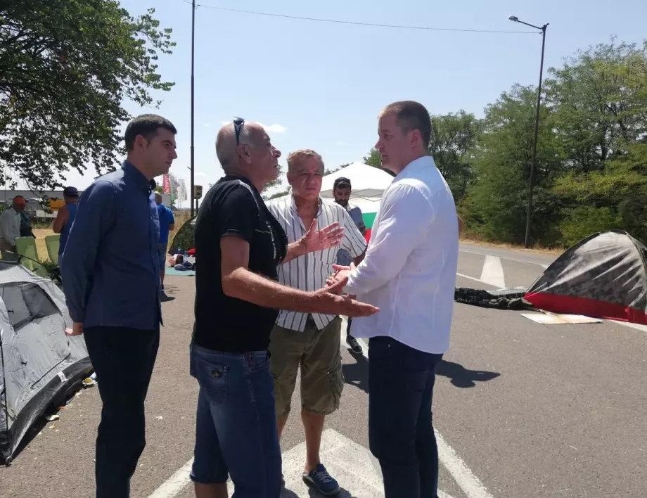 "Неуместно, дори обидно" за протестиращите е предложението на кмета на Стара Загора
