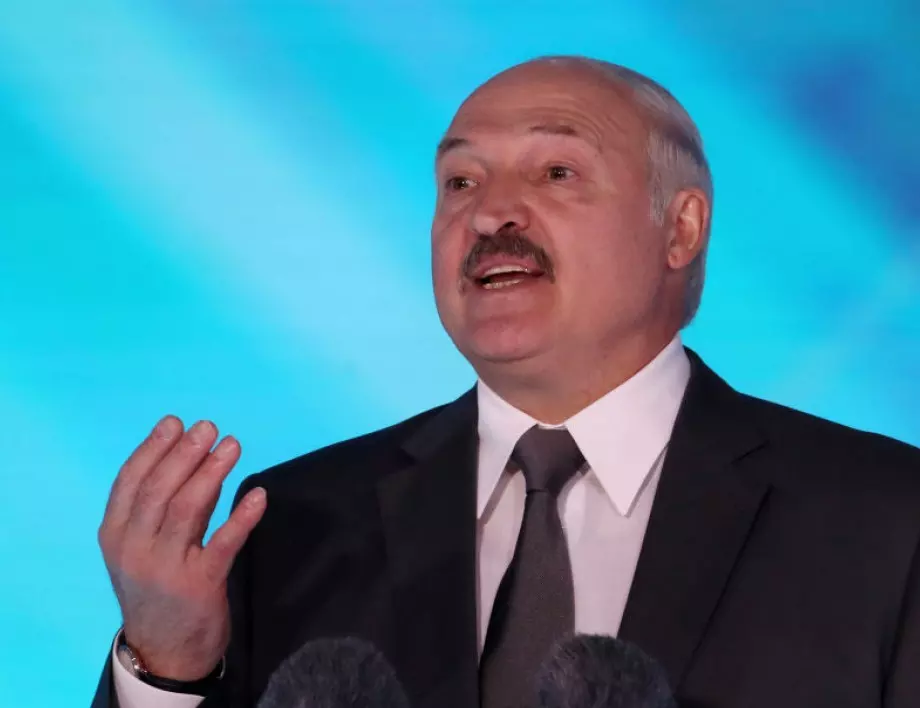 Лукашенко продължава да струпва войски в Минск