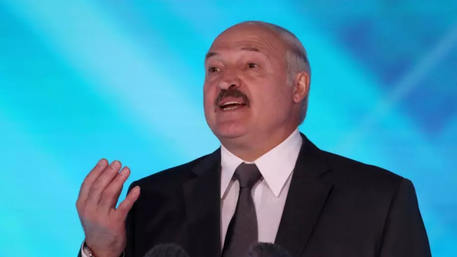 Лукашенко се появи на ВИДЕО, обсъжда свалените в Брянска област руски самолети и хеликоптери
