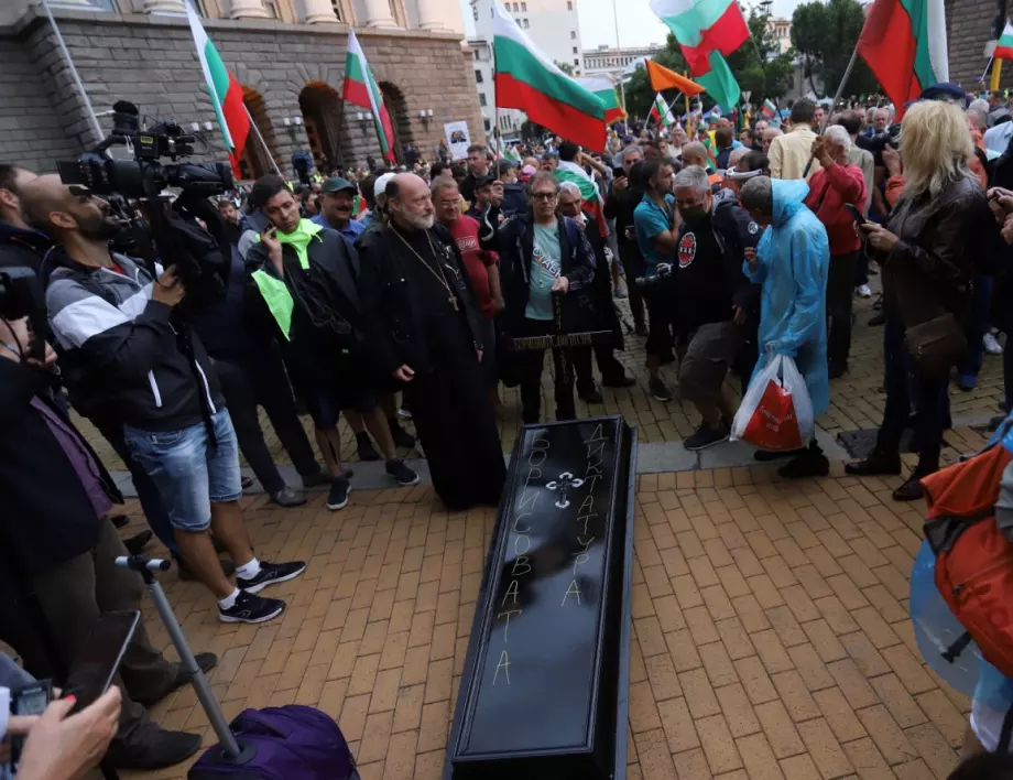 Германска телевизия с разяснение за деца защо българите протестират (ВИДЕО)