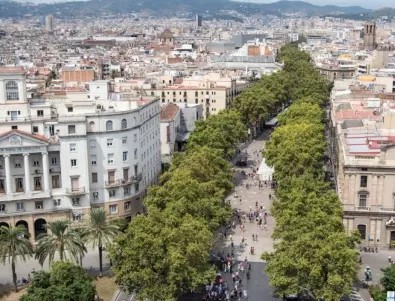 Опашки от желаещи да гласуват се извиха в Барселона