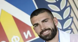 {{ otherArticle[0].article.title }}