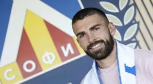 {{ otherArticle[0].article.title }}