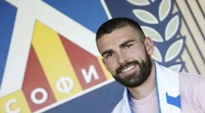 {{ otherArticle[0].article.title }}