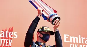 Страхотен Верстапен триумфира на "Силвърстоун"