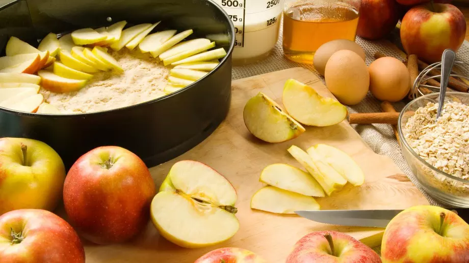 Уникално пухкав ябълков кекс само за 10 минути
