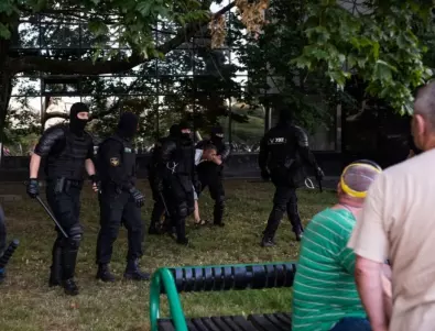 Масови арести в Беларус, задържани са над 700 души