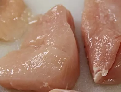 Защо ЗАДЪЛЖИТЕЛНО да посолим пилешкото месо, преди да го замразим?