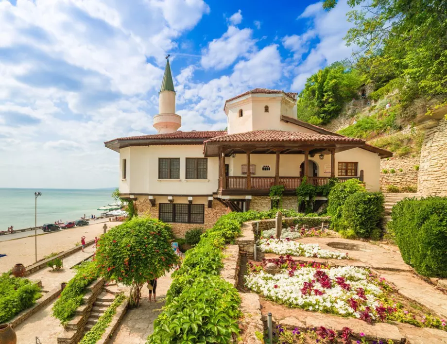 Топ 10 на най-романтичните места в България, които трябва да посетите