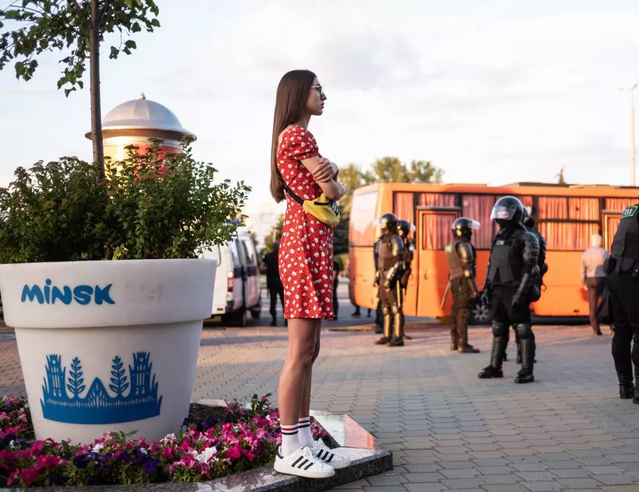 Телевизия Беларус 1 излъчва вчерашната програма - никой не знае защо