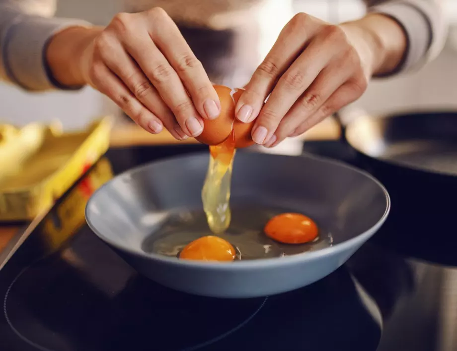 Ето как е правилно да пържим яйцата