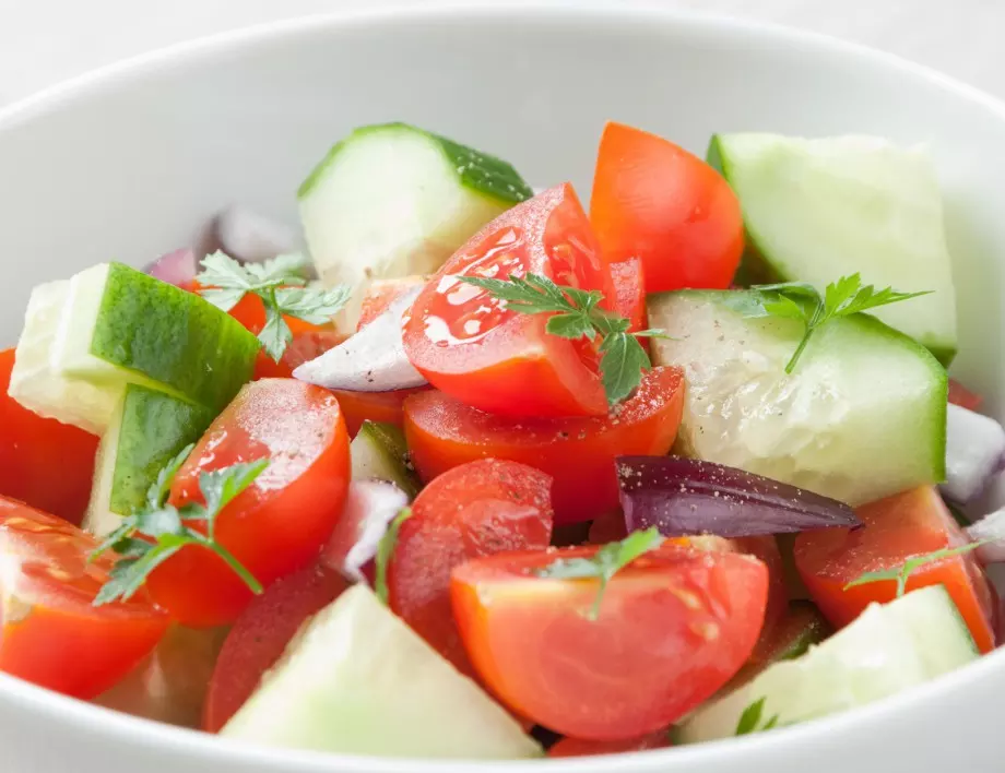 Защо доматите и краставиците НЕ трябва да се ядат заедно