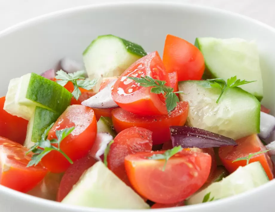 Лекар разкри истината - може ли да се ядат заедно краставици и домати