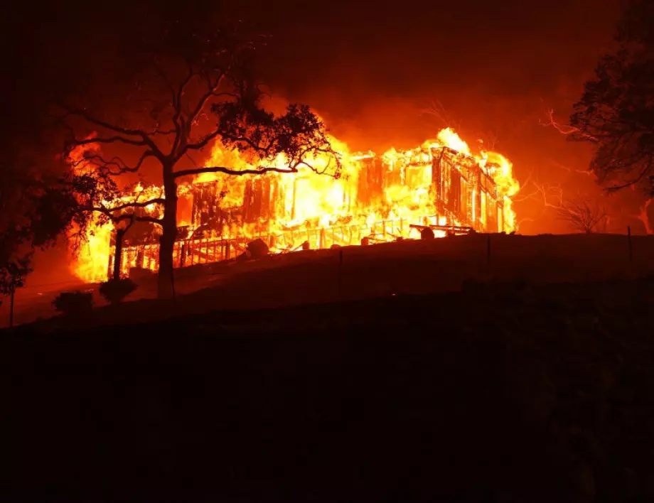 Пожар гори в захарната фабриха на Пловдив