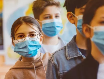 Не е утвърдено: Децата на изцяло ваксинирани срещу коронавирус родители се връщат в училище без тестване