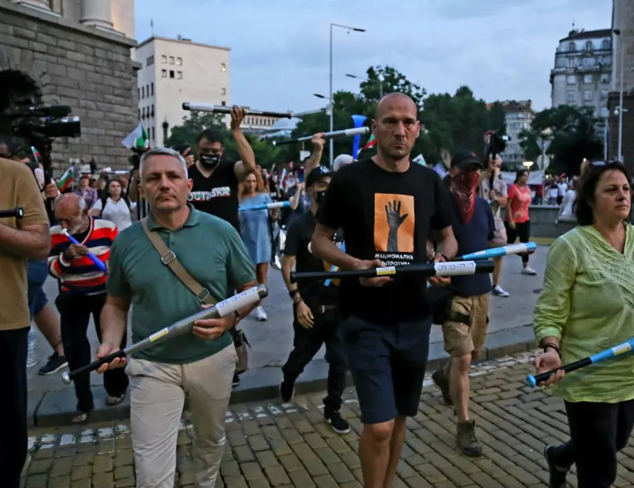 Протестите: Ден 47 - Бухалки за Борисов като подарък (ОБНОВЕНА)