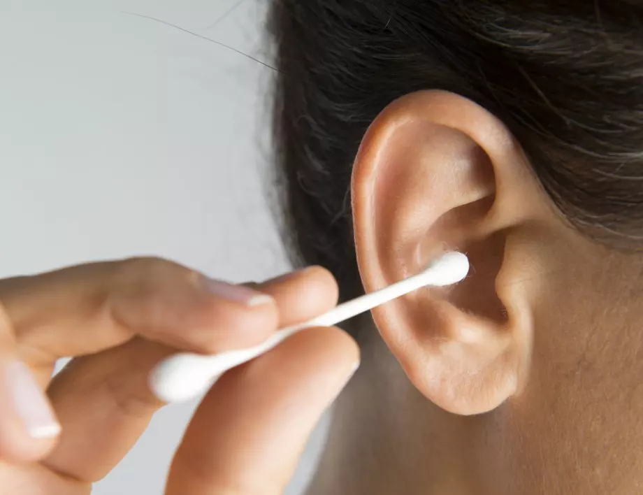 Защо не трябва да използваме тампони за почистване на ушите?