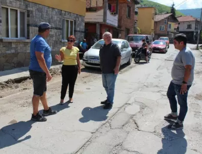 Започна ремонтът на главната улица в тетевенското село Галата